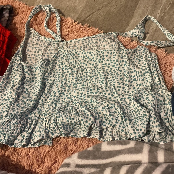 3 cute tanks - Picture 4 of 6